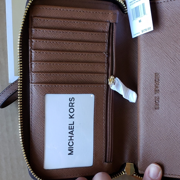 Michael Kors Jet Set Phone Wallet - Picture 3 of 5